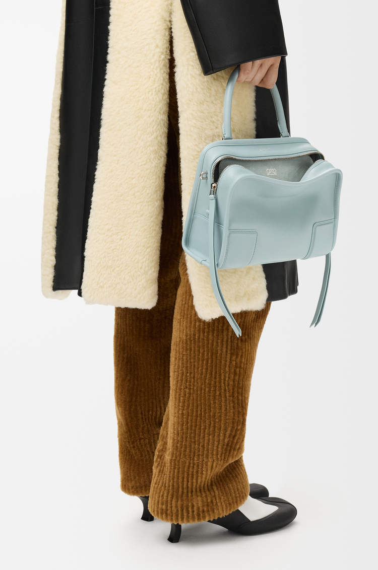 LOEWE Bolso Amazona 180 pequeño en piel de ternera suave Gris Pingo