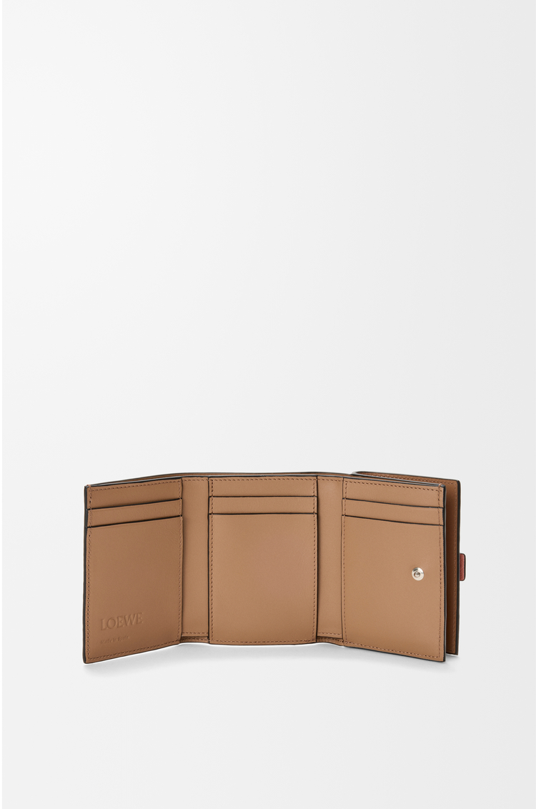 LOEWE トライフォールド ウォレット（ソフトグレインカーフ） ブラッシュ/マホガニー