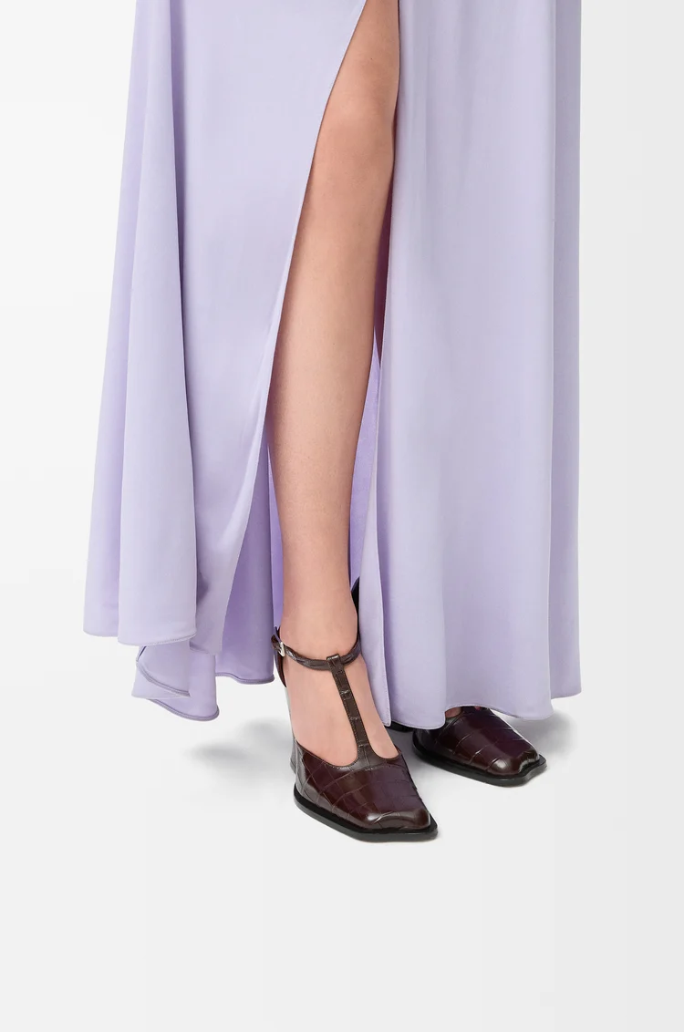 LOEWE Onda T-bar pump in embossed calfskin Burgundy