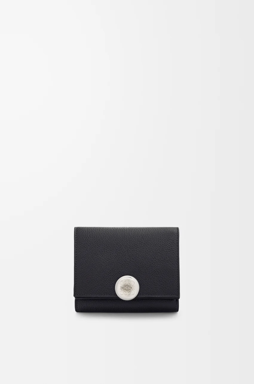 Pebble trifold wallet in pebble grained calfskin