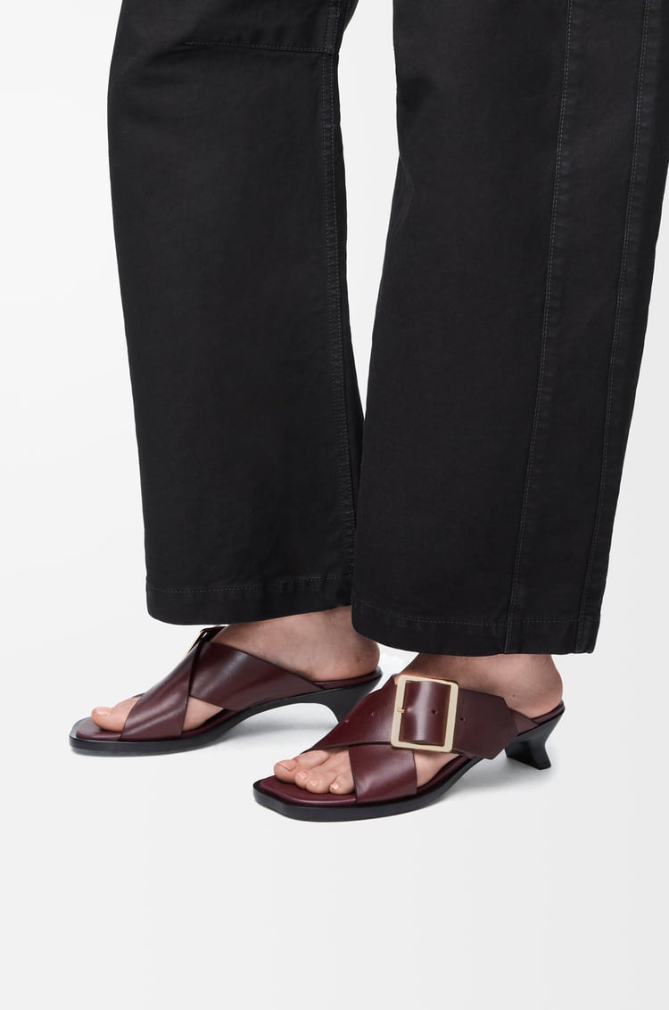 LOEWE ペタル ベルト サンダル（ベジタブルタンニンカーフ） バーガンディ