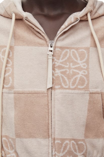 LOEWE Cropped hoodie in terry cotton jacquard 托斯卡米色 plp_rd