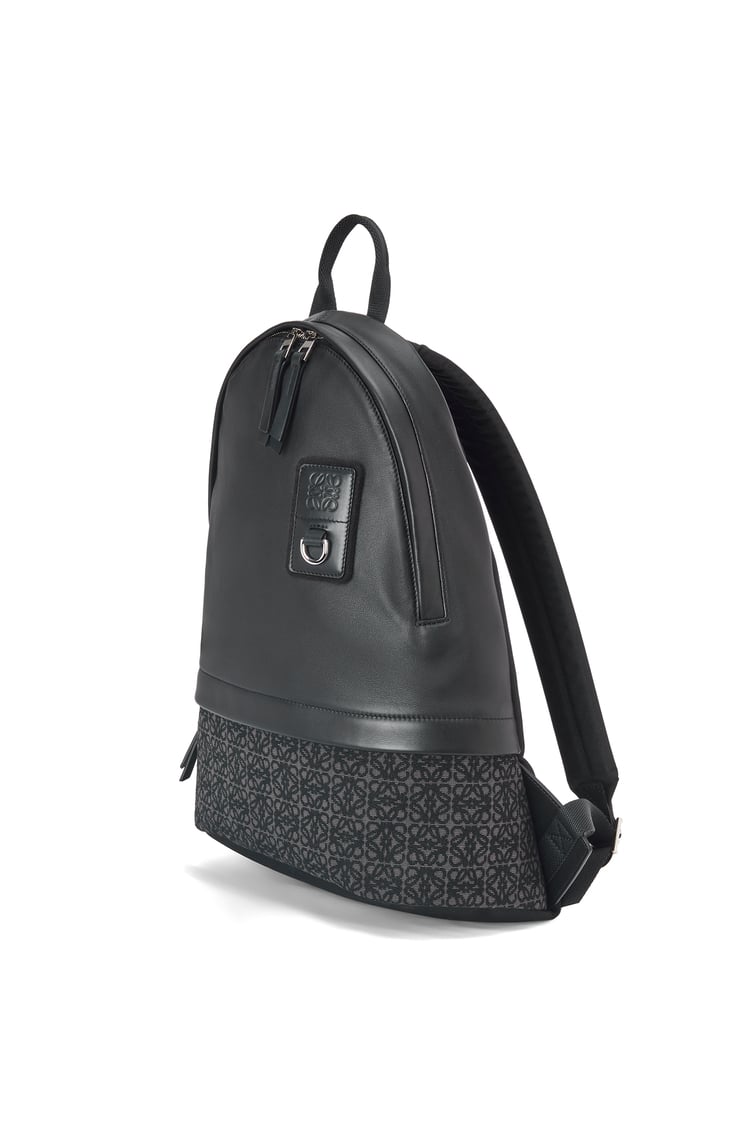 LOEWE Round Slim Backpack in calfskin and Anagram jacquard 炭灰色/黑色
