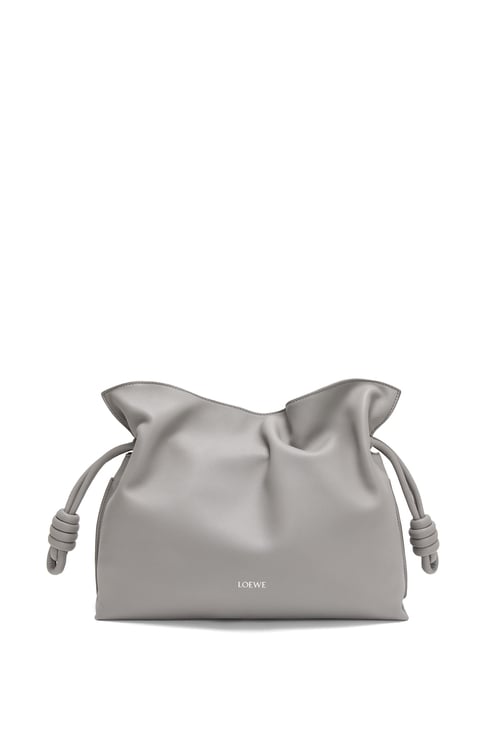LOEWE Bolso Flamenco Clutch mediano en piel napa de ternera Gris Perla