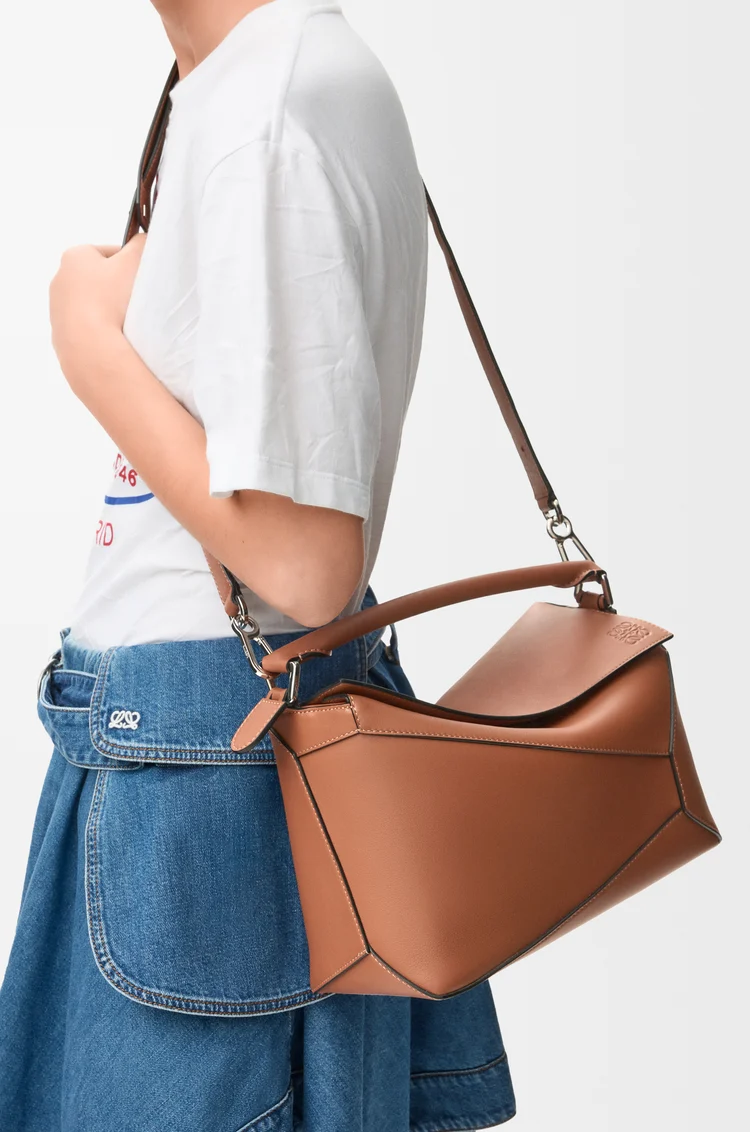 LOEWE Medium Puzzle Edge bag in classic calfskin Tan