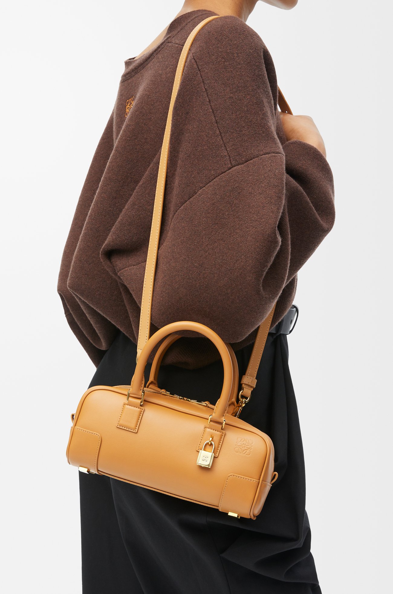 LOEWE 納帕小牛皮 Amazona 23 短版包款 溫暖沙漠色
