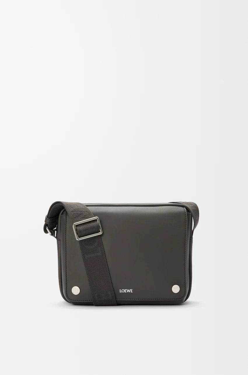 Medium Pebble messenger bag in smooth calfskin