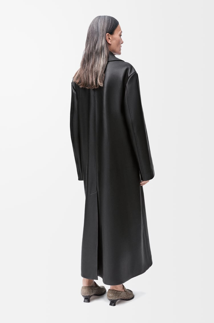 LOEWE Abrigo plisado en piel napa de cordero Negro
