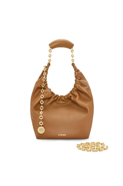 LOEWE Small Squeeze bag in nappa lambskin 橡木色 plp_rd