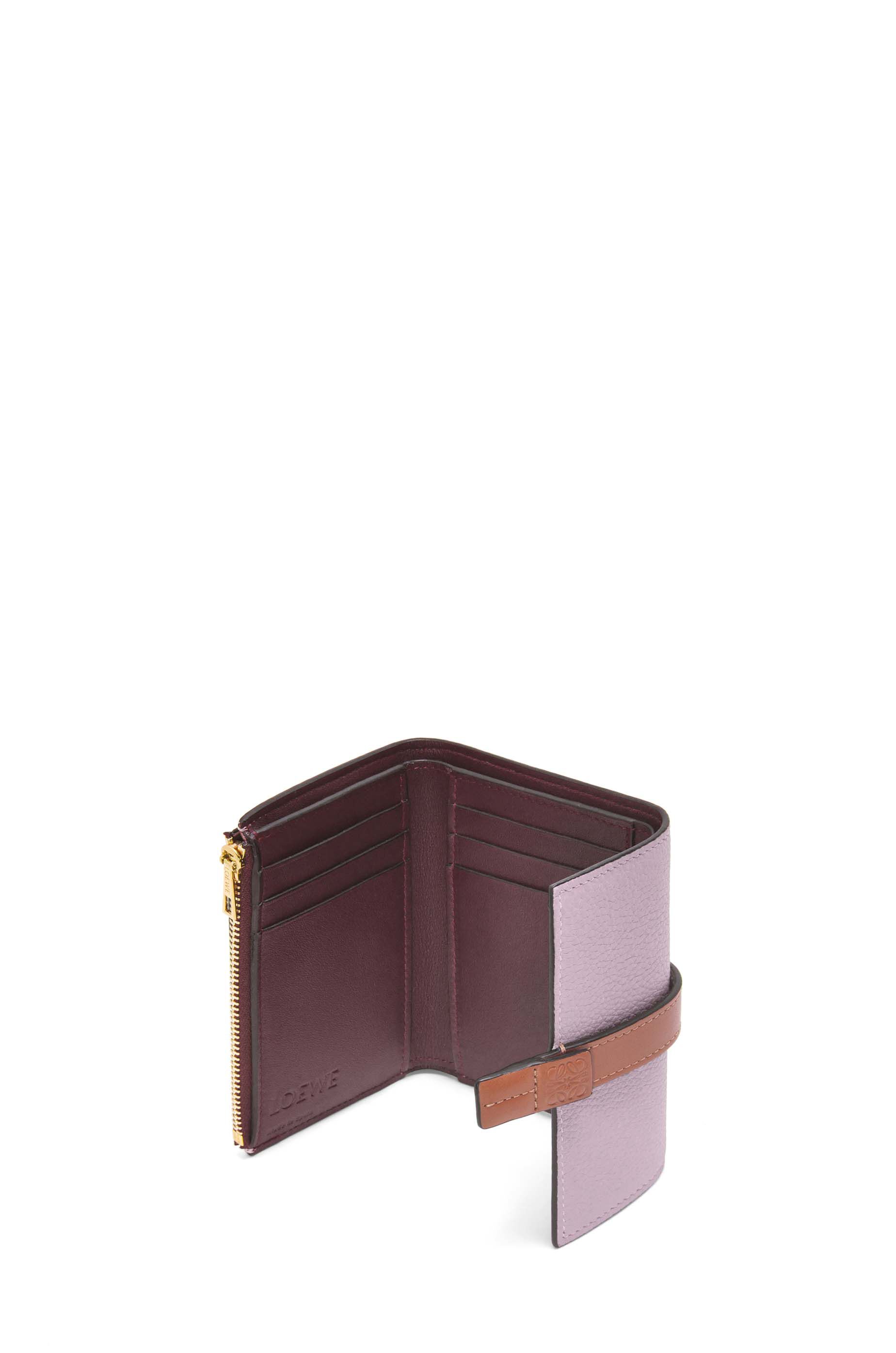 【今週いっぱいで削除します】LOEWE バーティカルウォレット　スモール