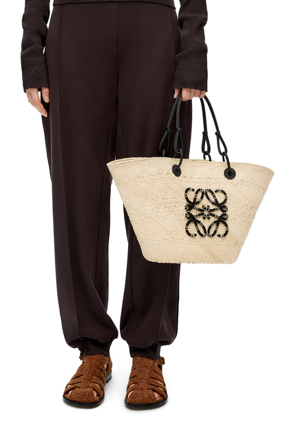 LOEWE Anagram Basket bag in iraca palm and calfskin Natural/Black plp_rd