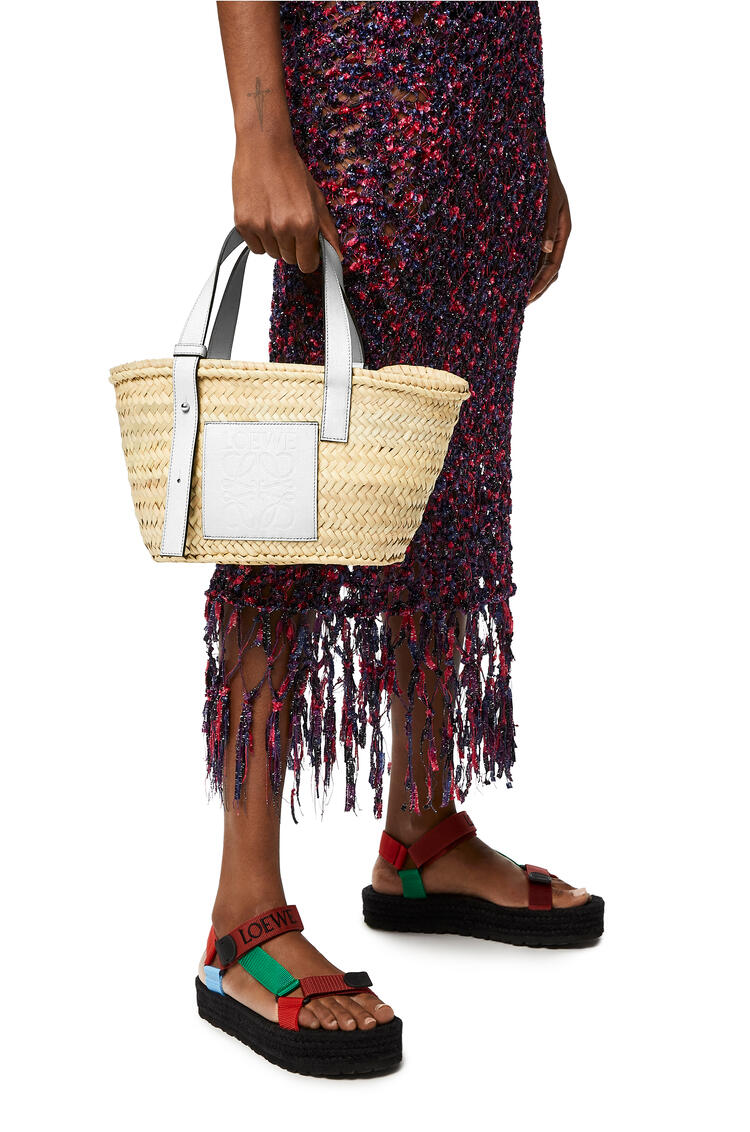LOEWE Small Basket bag in palm leaf and calfskin Natural/White pdp_rd
