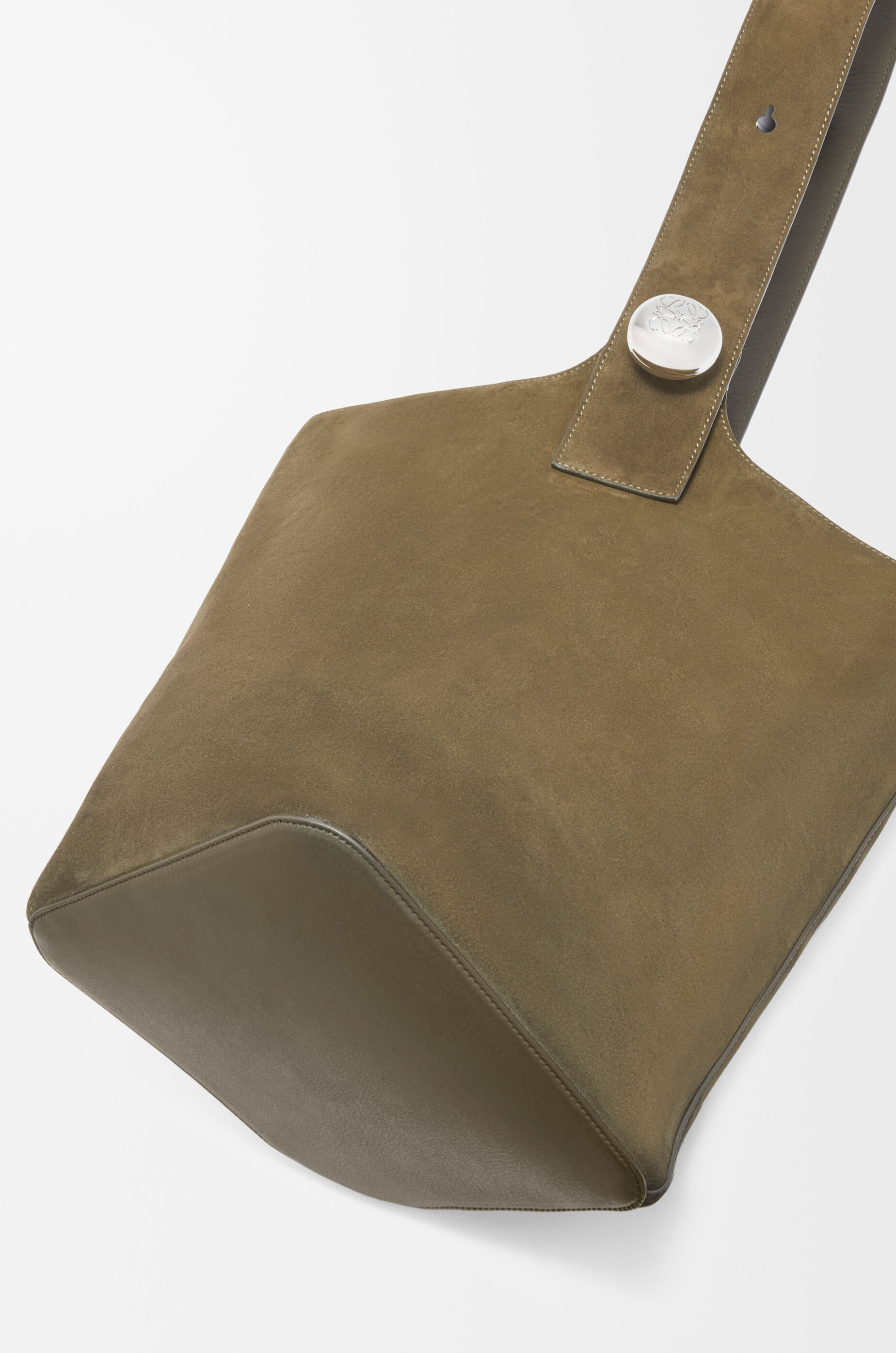 ペブル バケットバッグ ラージ（スエードカーフ） グリーン - LOEWE