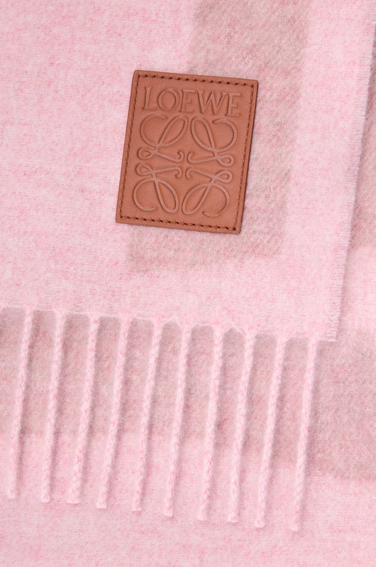 LOEWE Scarf in cashmere Light Pink/Pink