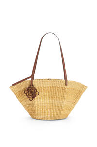 LOEWE Small Shell Basket bag in elephant grass and calfskin Natural/Pecan