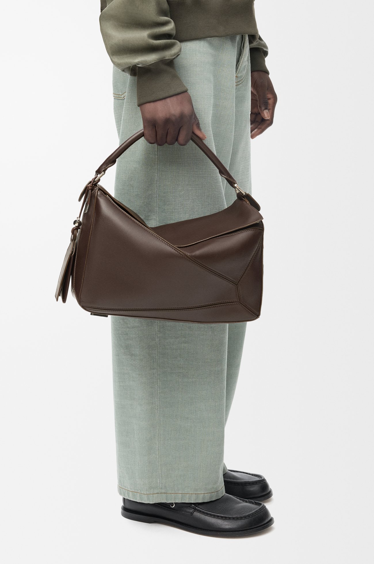 LOEWE フェザーライト パズルバッグ ラージ（ナパラム） ダークブラウニー