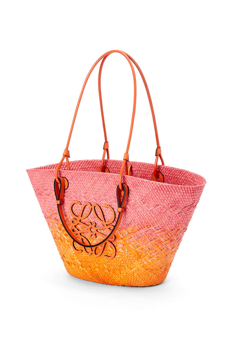 LOEWE Bolso Anagram Basket en palma de iraca y piel de ternera Rosa/Naranja