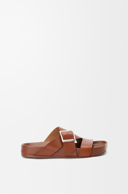 LOEWE Sandalia Ease Buckle en piel de ternera Óxido