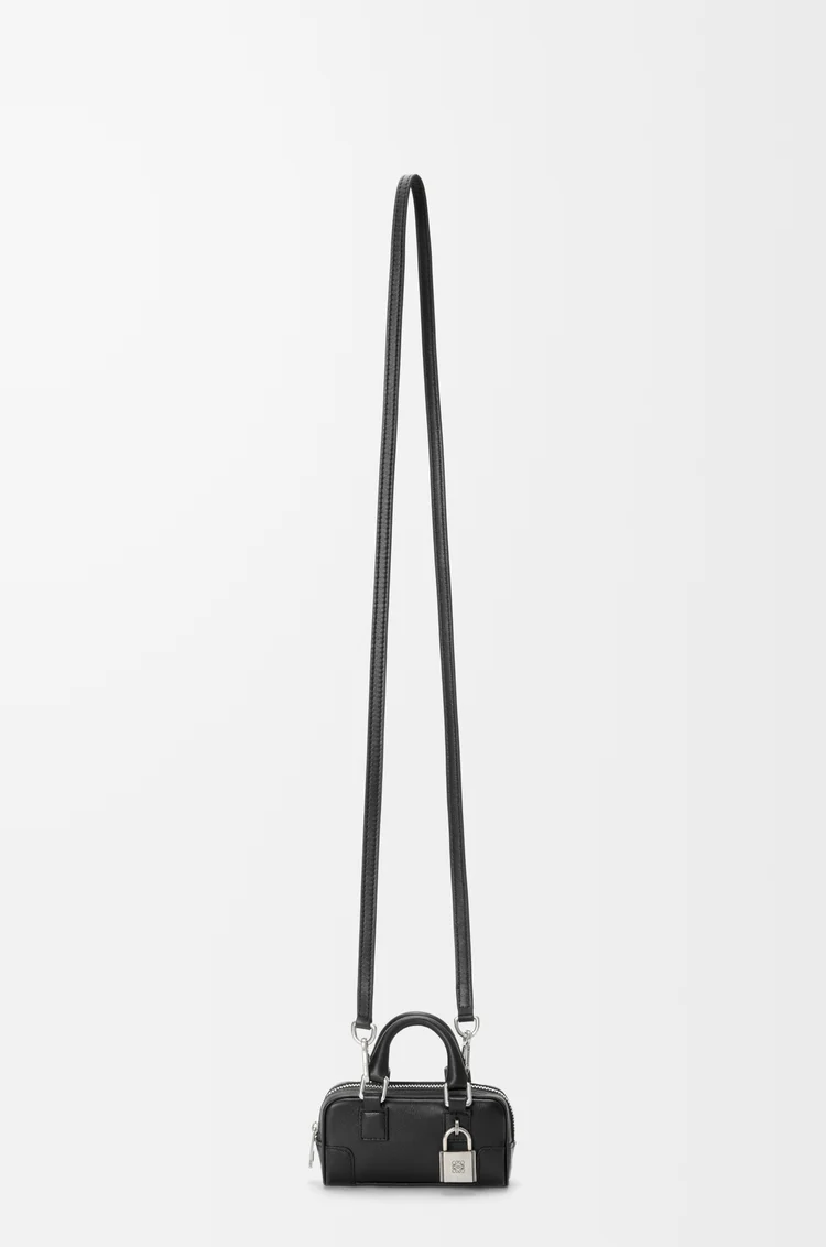 LOEWE Bolso Amazona Nano en piel de ternera brillante Negro