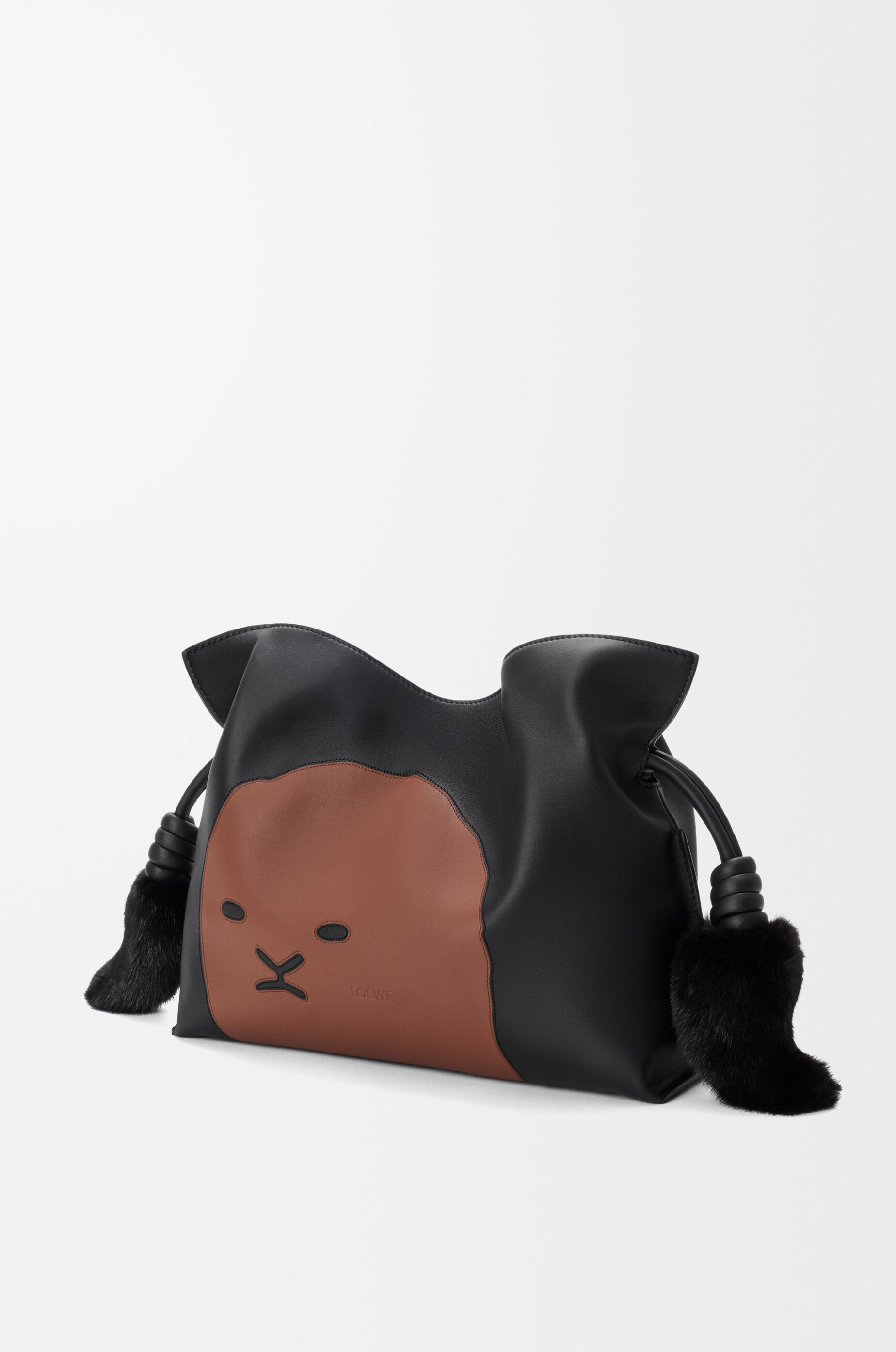 マ*ン様 LOEWE モヘア アナグラム レザーパッチ ブラック オリーブ ブル Medium Lion Intarsio Flamenco clutch in calfskin Black - LOEWE USA