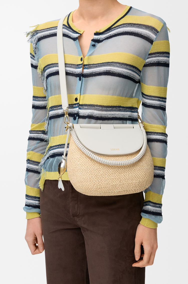 LOEWE Medium Pescador bag in raffia and calfskin Natural/White