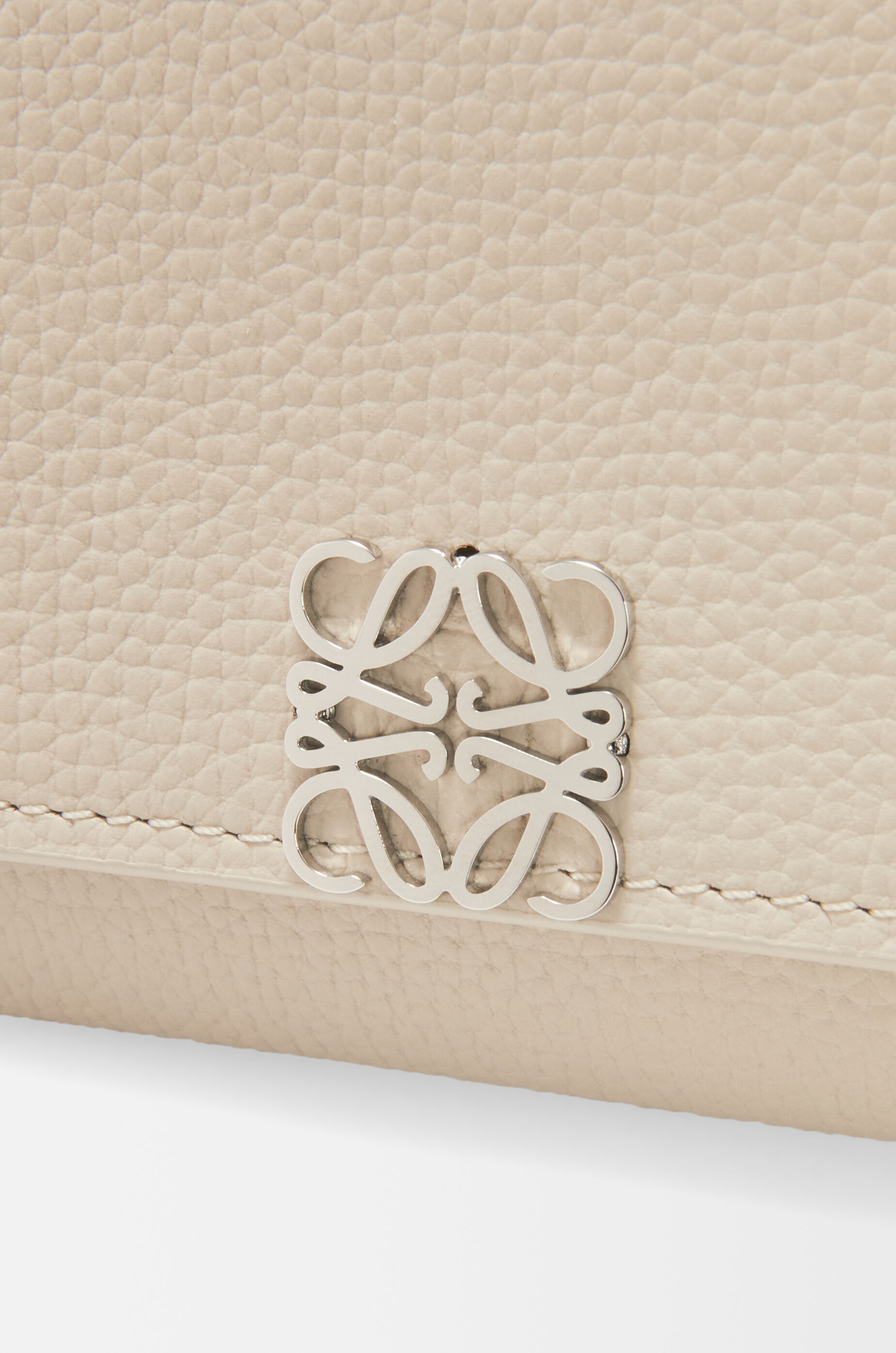 Anagram continental wallet in pebble grained calfskin Grey