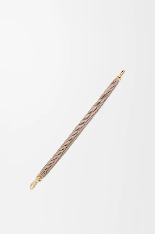 LOEWE Arrow short strap in classic calfskin Sand