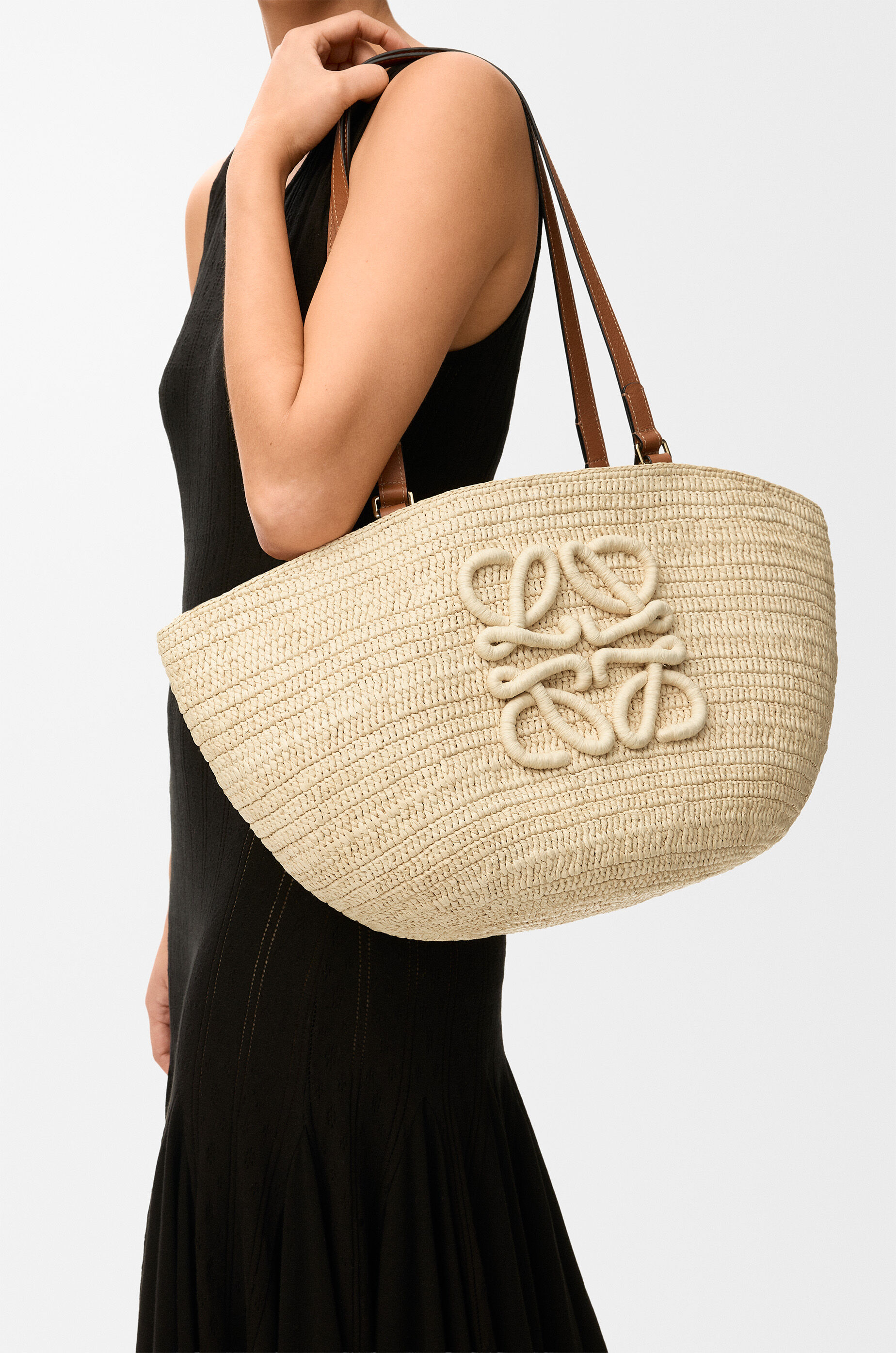 Medium Eclipse basket in raffia and calfskin Beige - LOEWE USA
