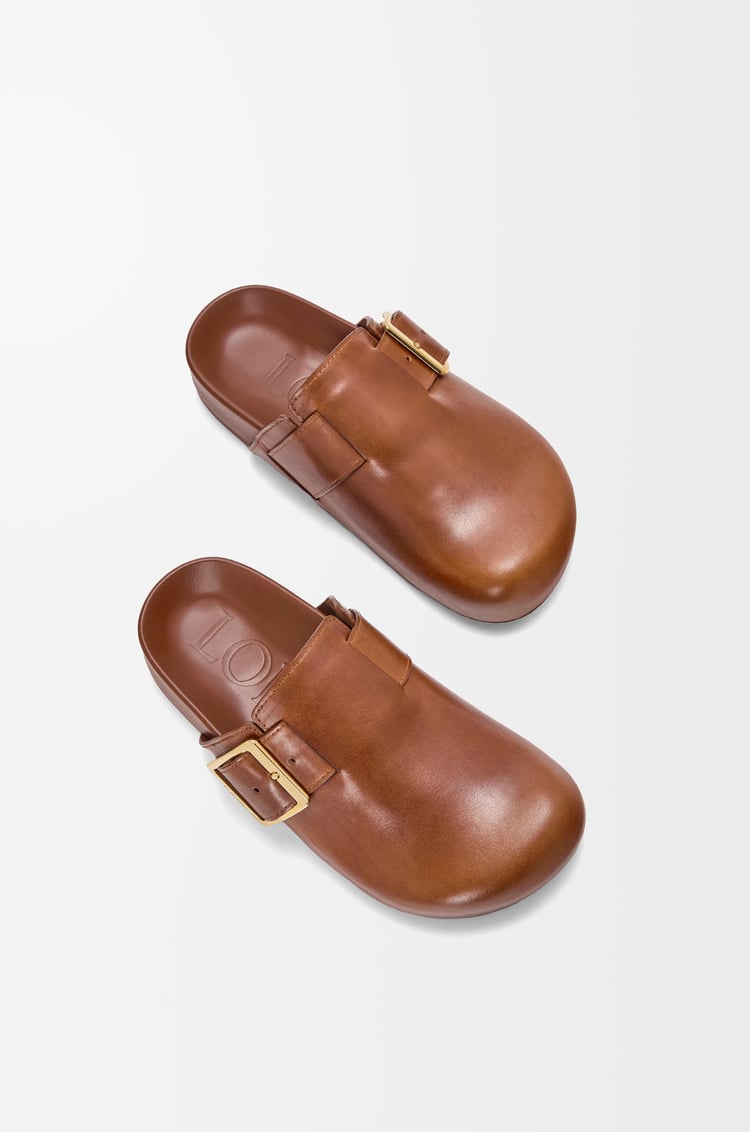 LOEWE Ease Buckle 植鞣小牛皮穆勒鞋 鐵鏽色