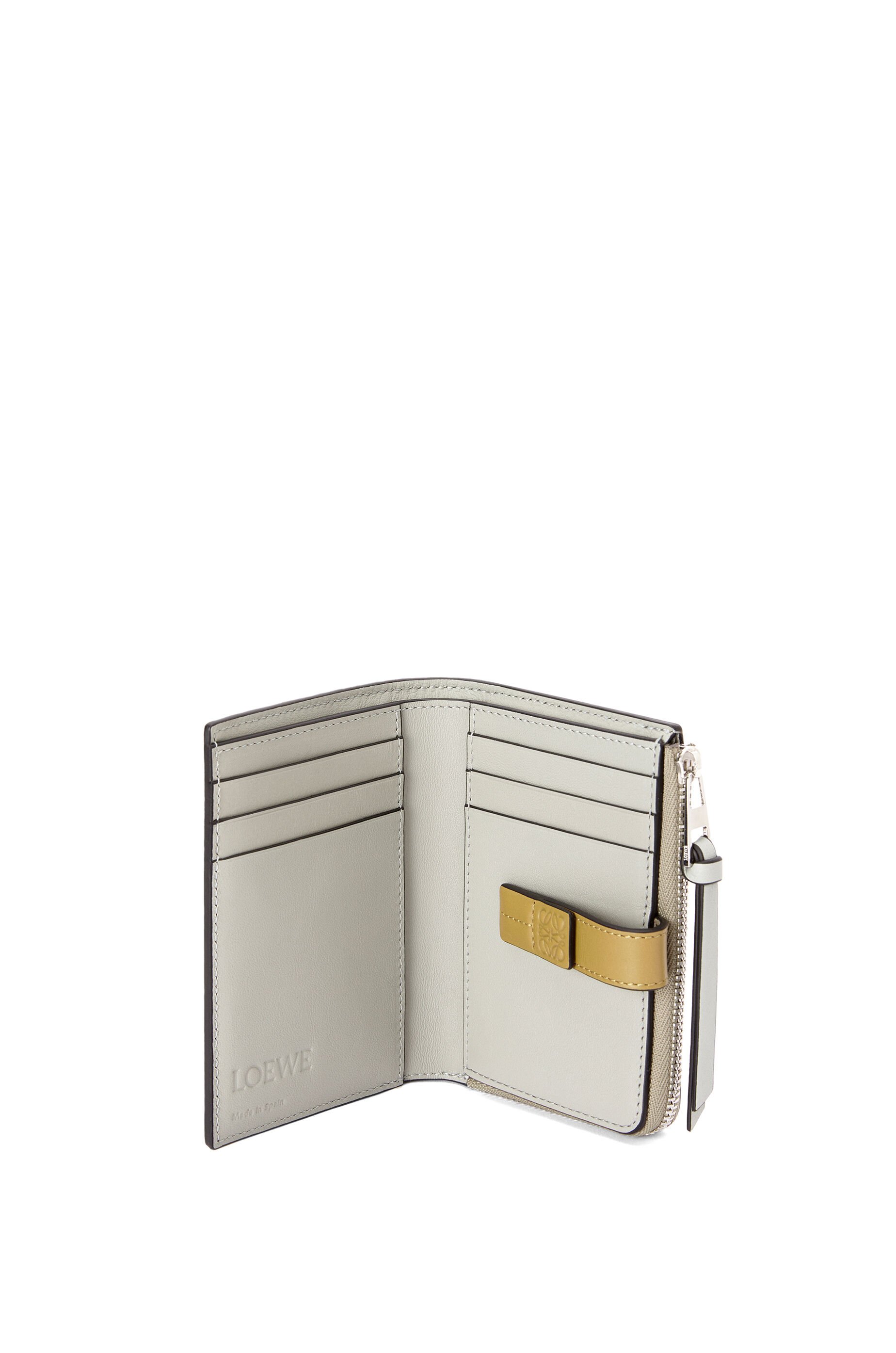 Slim zip bifold wallet in soft grained calfskin Laurel Green Ochre