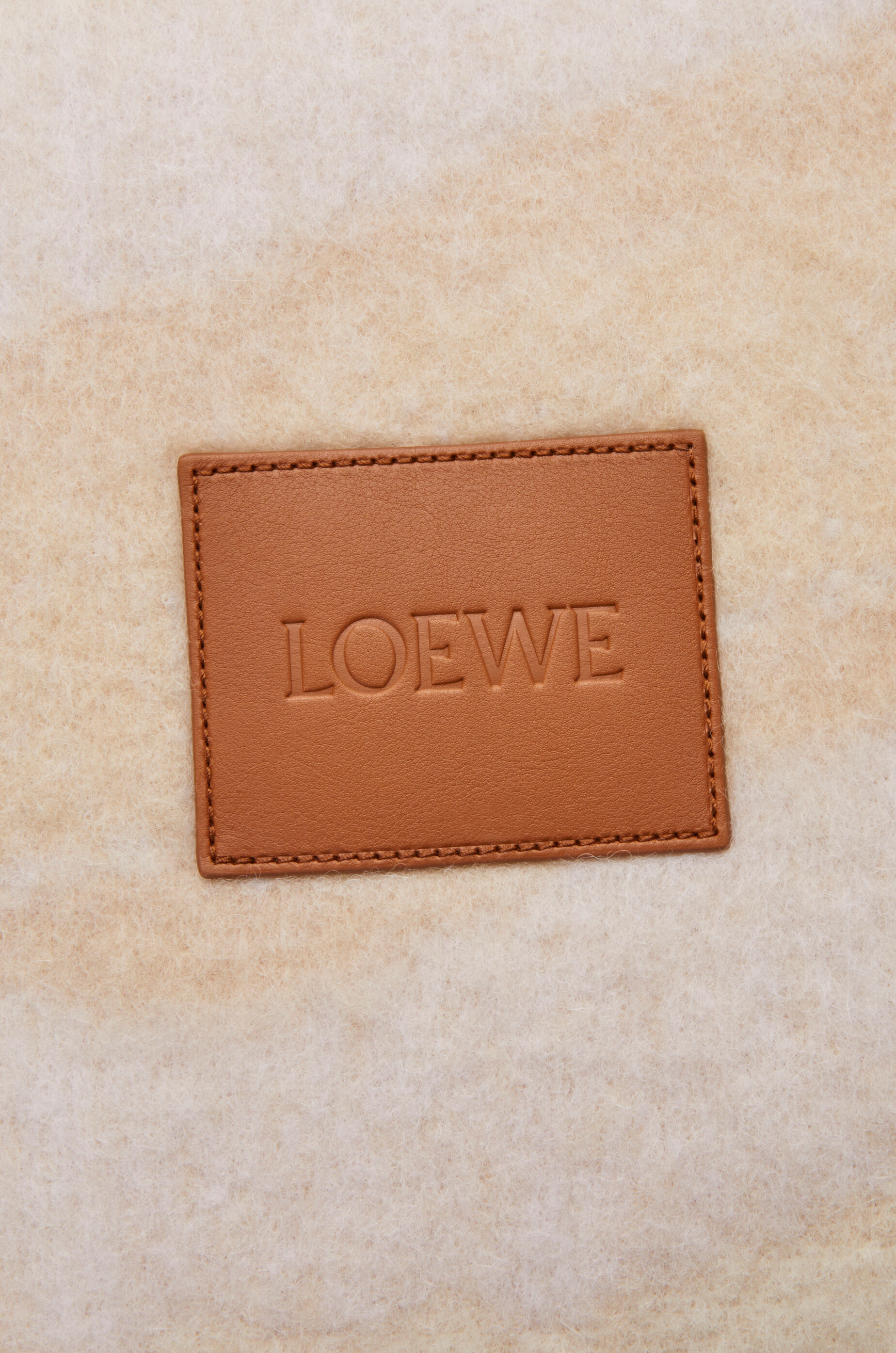 クッション（アルパカ&ウールブレンド） ベージュ - LOEWE