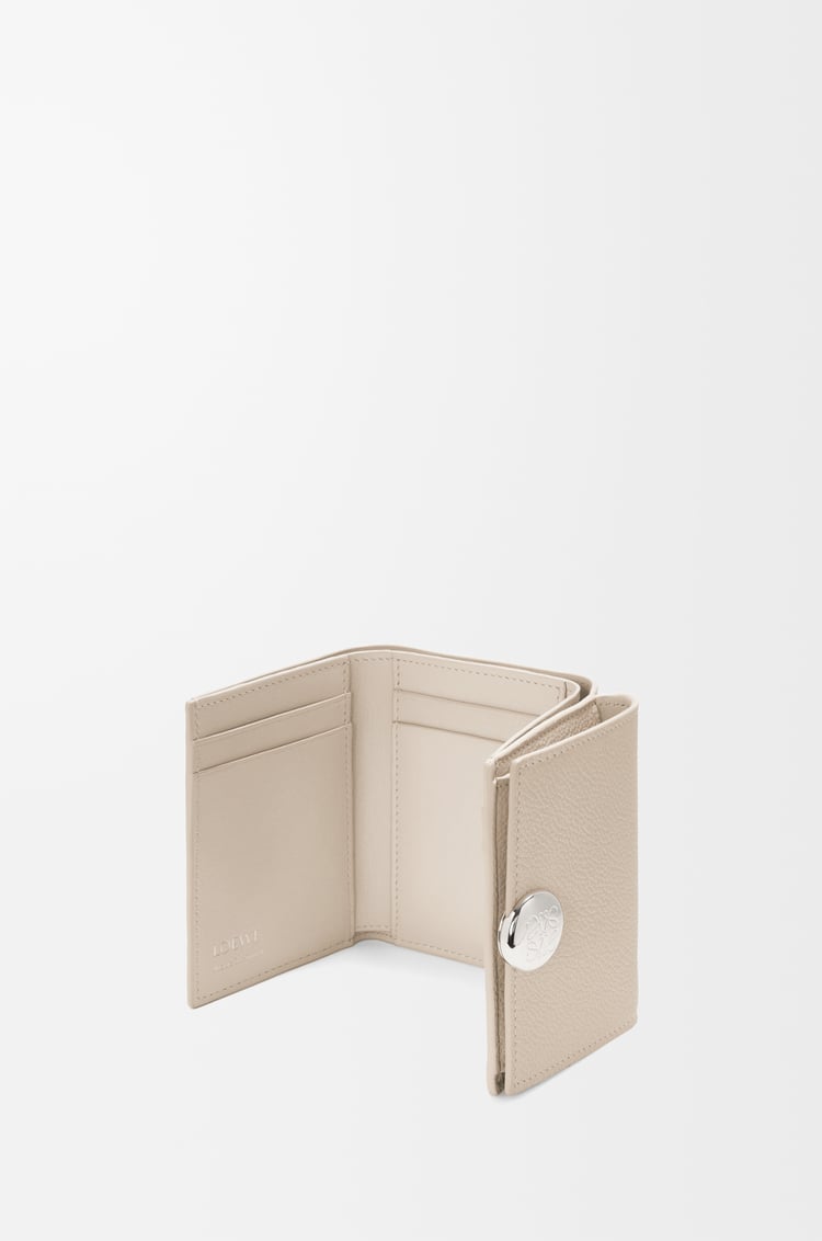 LOEWE ペブル トライフォールド ウォレット（ペブルグレインカーフ） ライトゴースト