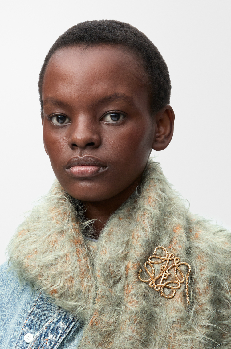 LOEWE Broche Anagram Dorado