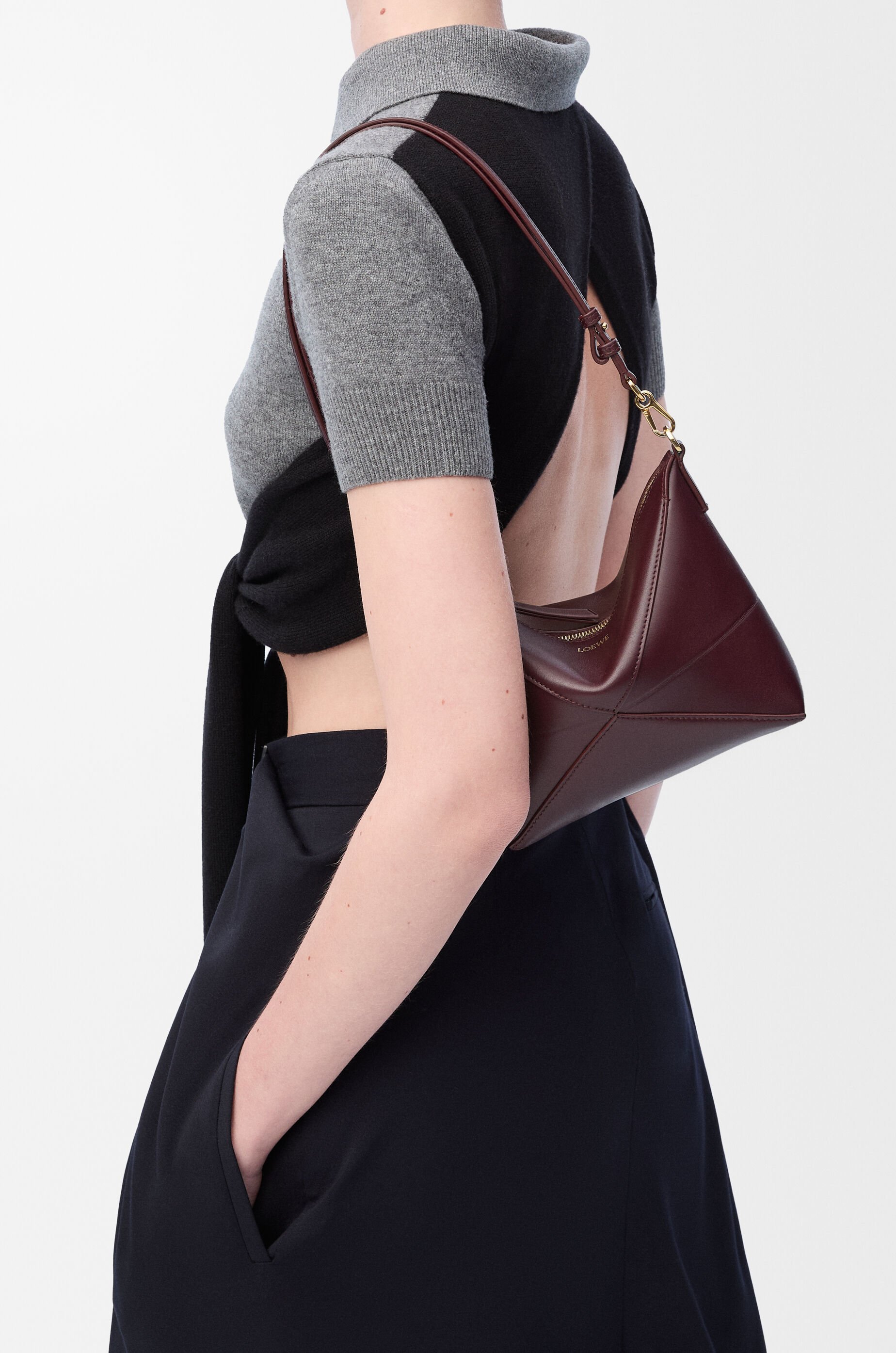 パズルフォルド ポーチ(シャイニーナパカーフ) レッド - LOEWE パズルフォルド ポーチ(シャイニーナパカーフ) レッド - LOEWE