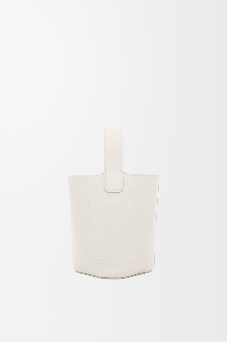 LOEWE Bolso Pebble Bucket mini en piel de ternera Blanco Suave