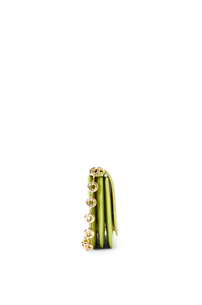 LOEWE Bolso Goya Clutch alargado en piel de ternera sedosa con cadena Verde Bean