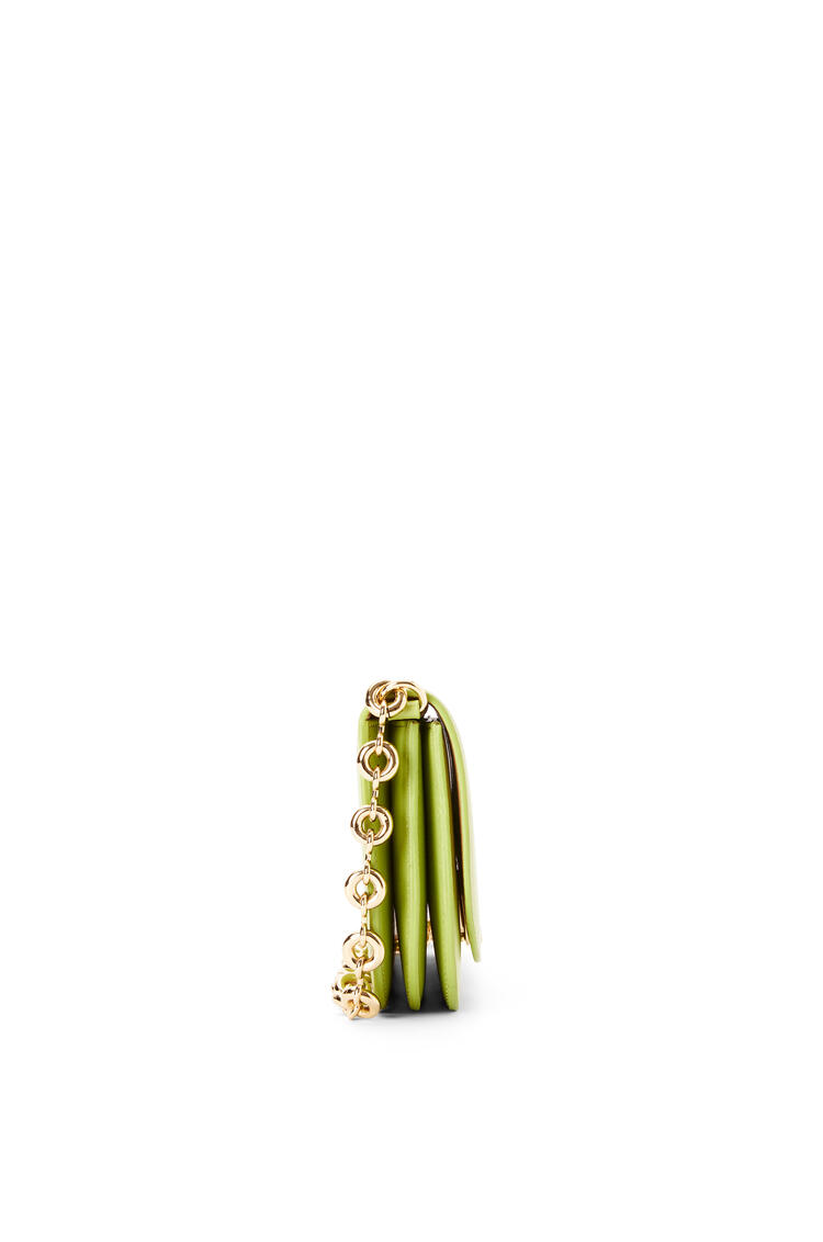 LOEWE Bolso Goya Clutch largo en piel de ternera sedosa con cadena Verde Bean pdp_rd