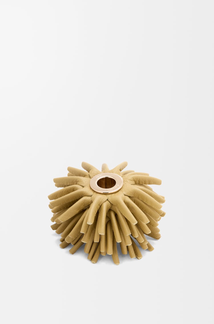 LOEWE 经典牛皮革花卉骰子 淡黄色