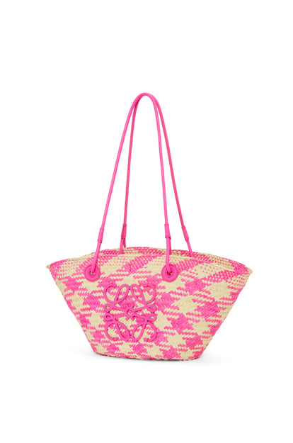 LOEWE Small Anagram Basket bag in raffia and calfskin 天然色/紫紅色 plp_rd