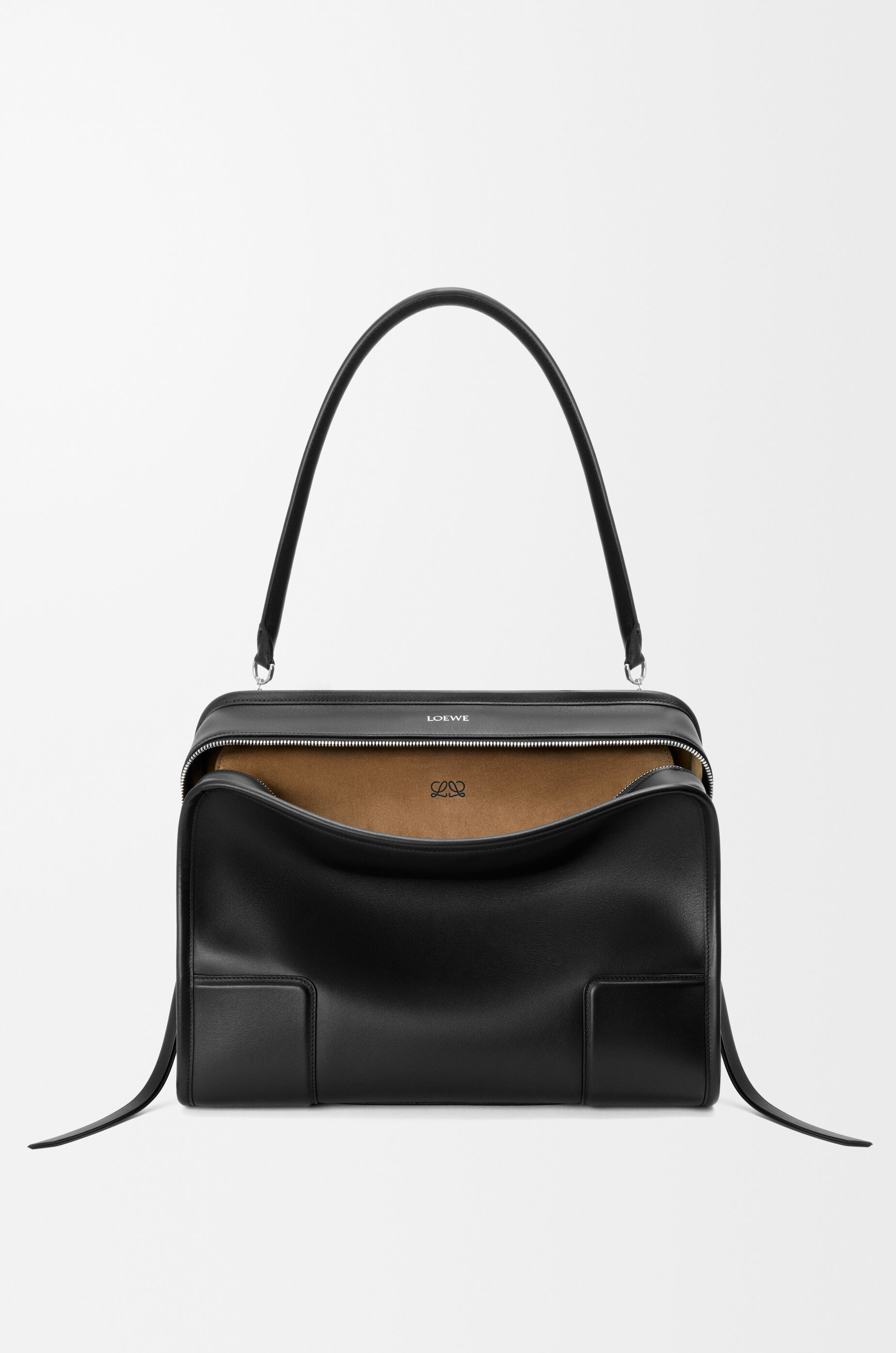 アマソナ180 バッグ ラージ（ソフトカーフ） ブラック - LOEWE Japan