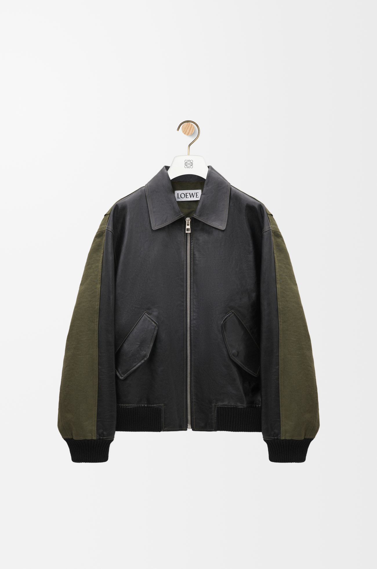 LOEWE ハイブリッド ボンバー ジャケット（ナパカーフ&コットン） ブラック/カーキグリーン