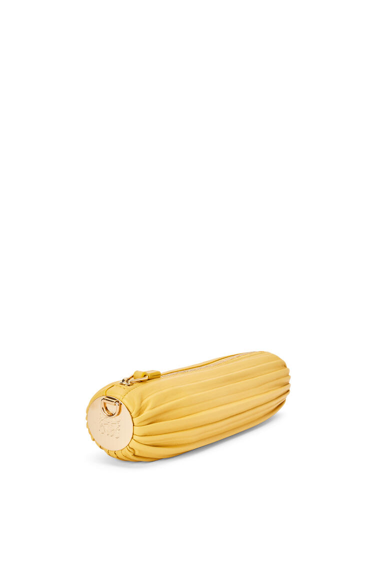 LOEWE Pouch pequeño en forma de pulsera en napa plisada Amarillo