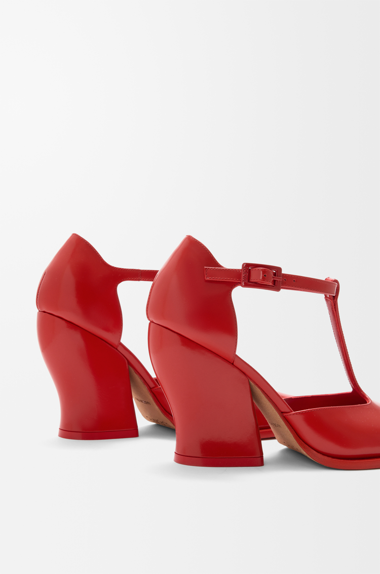 LOEWE Zapato de salón Onda con tira en T en piel de ternera Rojo
