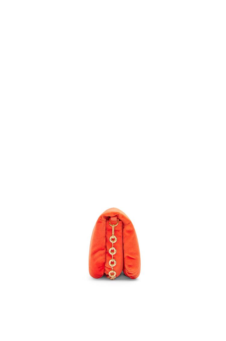 LOEWE Bolso Goya Puffer mini en terciopelo Rojo Coral