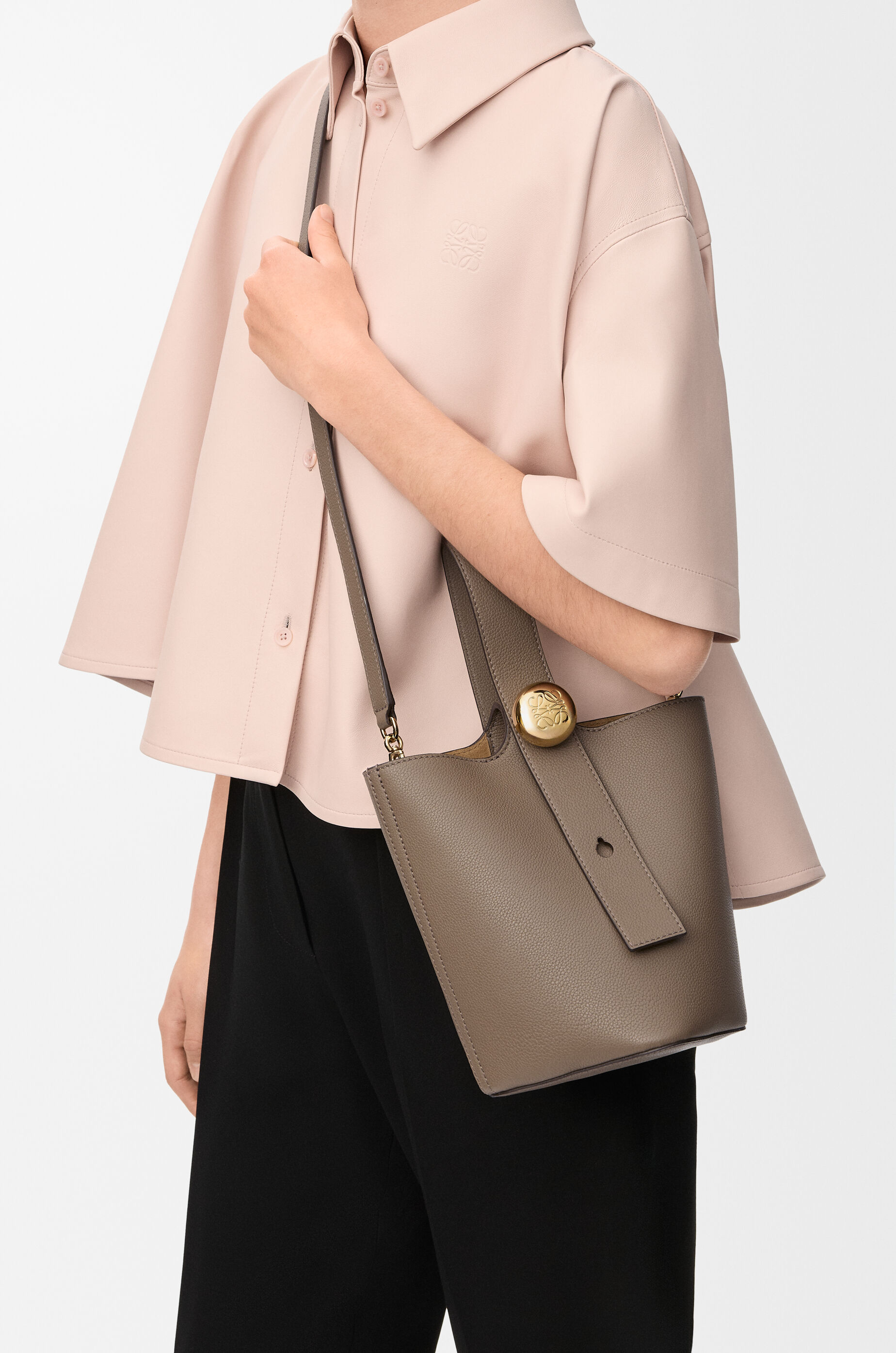ショルダーバッグ・ポシェット LOEWE BUCKET BAG (AANBBBMX31 TAUPE) Mini Pebble bucket in soft grained calfskin Brown - LOEWE