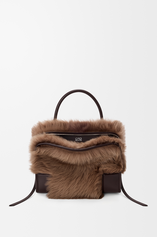 LOEWE 미디엄 아마조나 180 백 - 소프트 카프스킨 & 시어링 브라운/다크 체스트넛