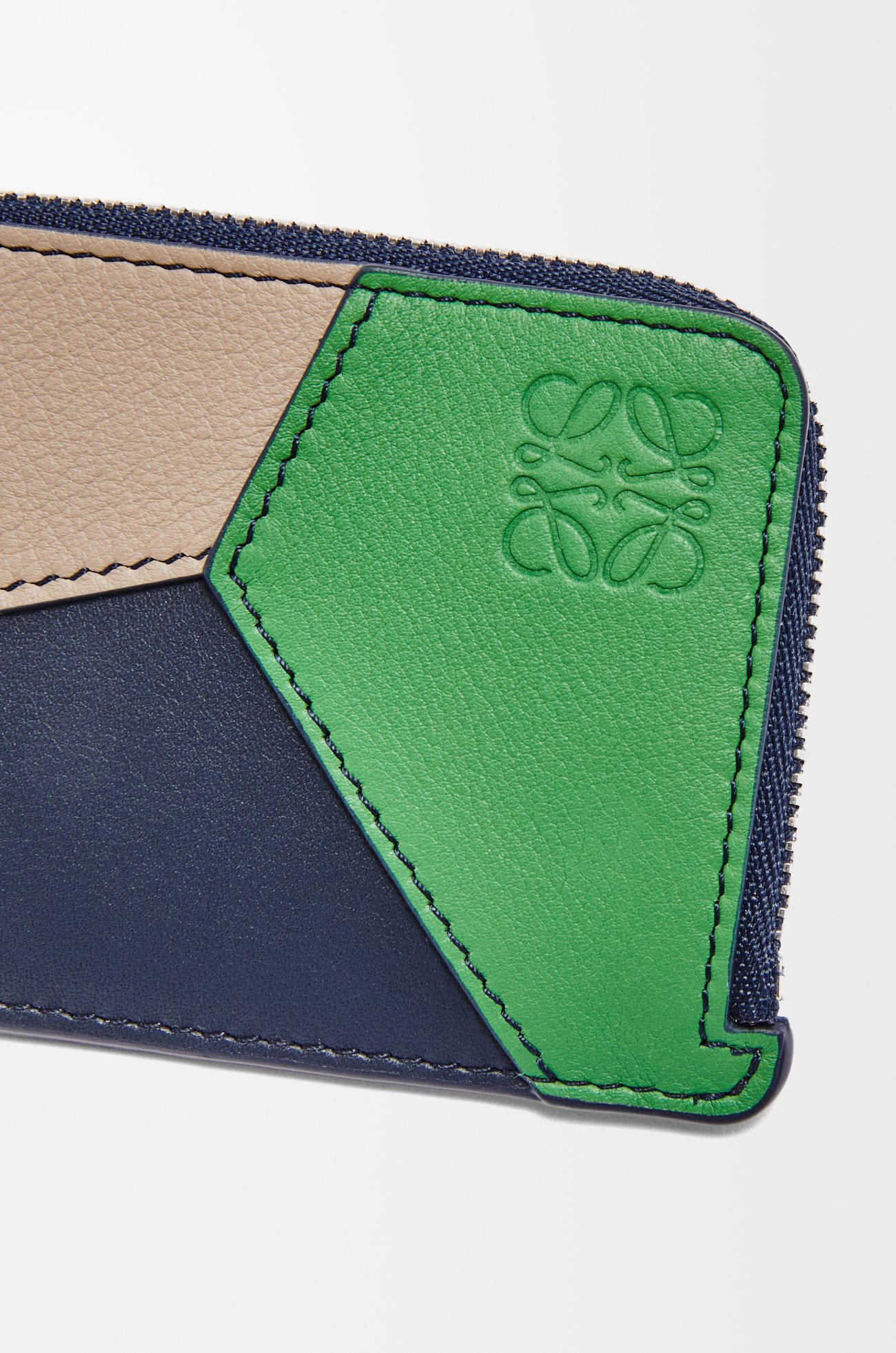 LOEWE Puzzle coin cardholder in classic calfskin Sand/Tropical Green plp_rd