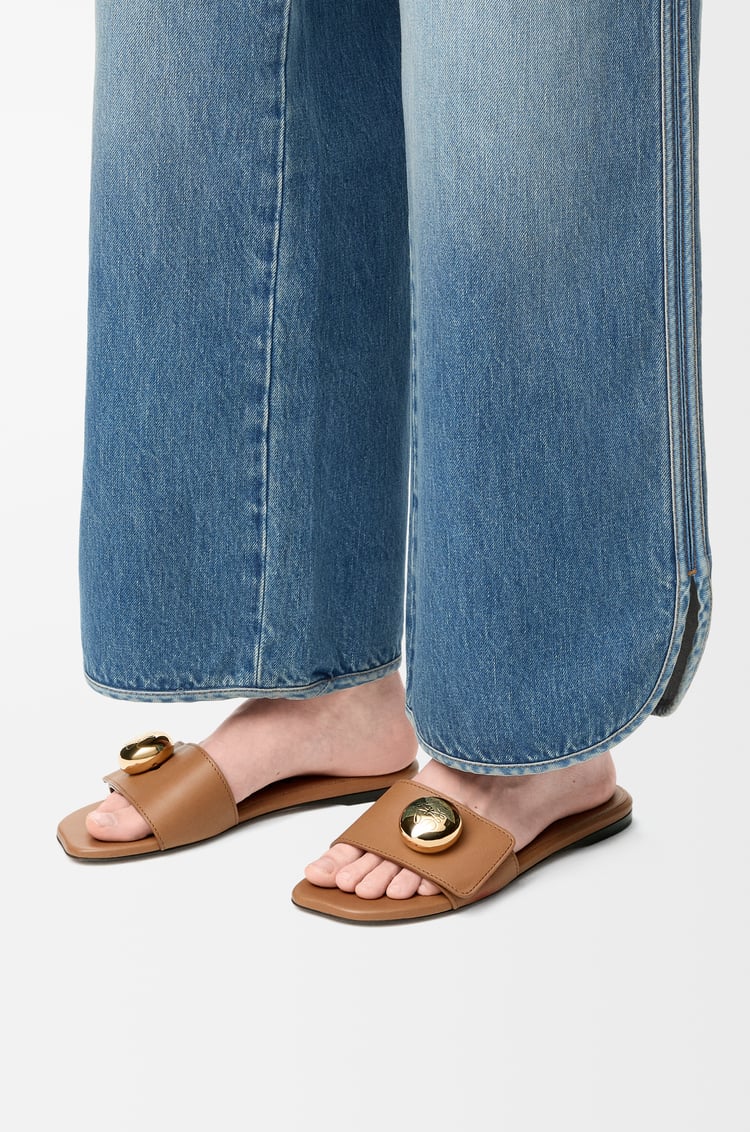 LOEWE ペブル スライド（ソフトカーフ） オーク