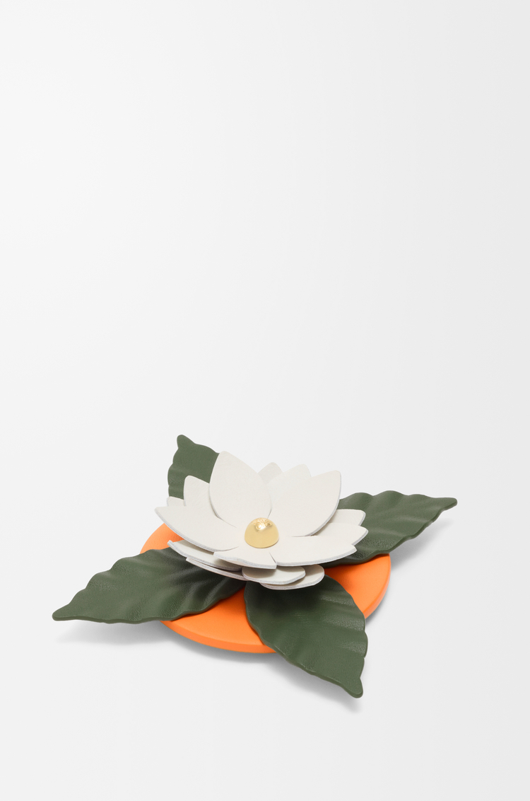 LOEWE Tapa para vela Orchid pequeña en piel de ternera clásica y latón Blanco Suave