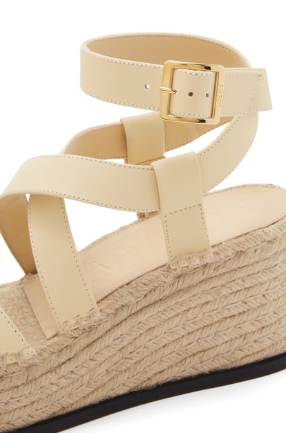 LOEWE Petal espadrille sandal in calfskin 燕麥色 plp_rd